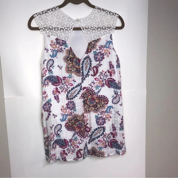 $9 Sale Trixxi Sleeveless Top Floral White Lined Back Cutout Button Embroidered - Picture 3 of 13